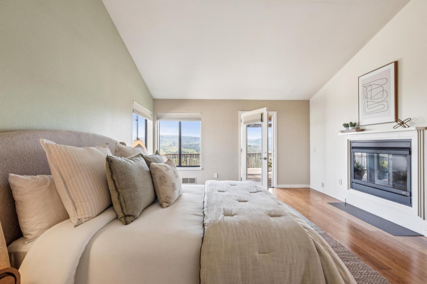 Detail Gallery Image 17 of 51 For 26245 Rinconada Dr, Carmel Valley,  CA 93924 - 4 Beds | 3/1 Baths