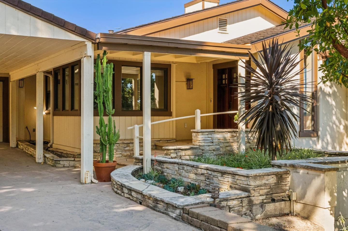 Detail Gallery Image 5 of 51 For 26245 Rinconada Dr, Carmel Valley,  CA 93924 - 4 Beds | 3/1 Baths