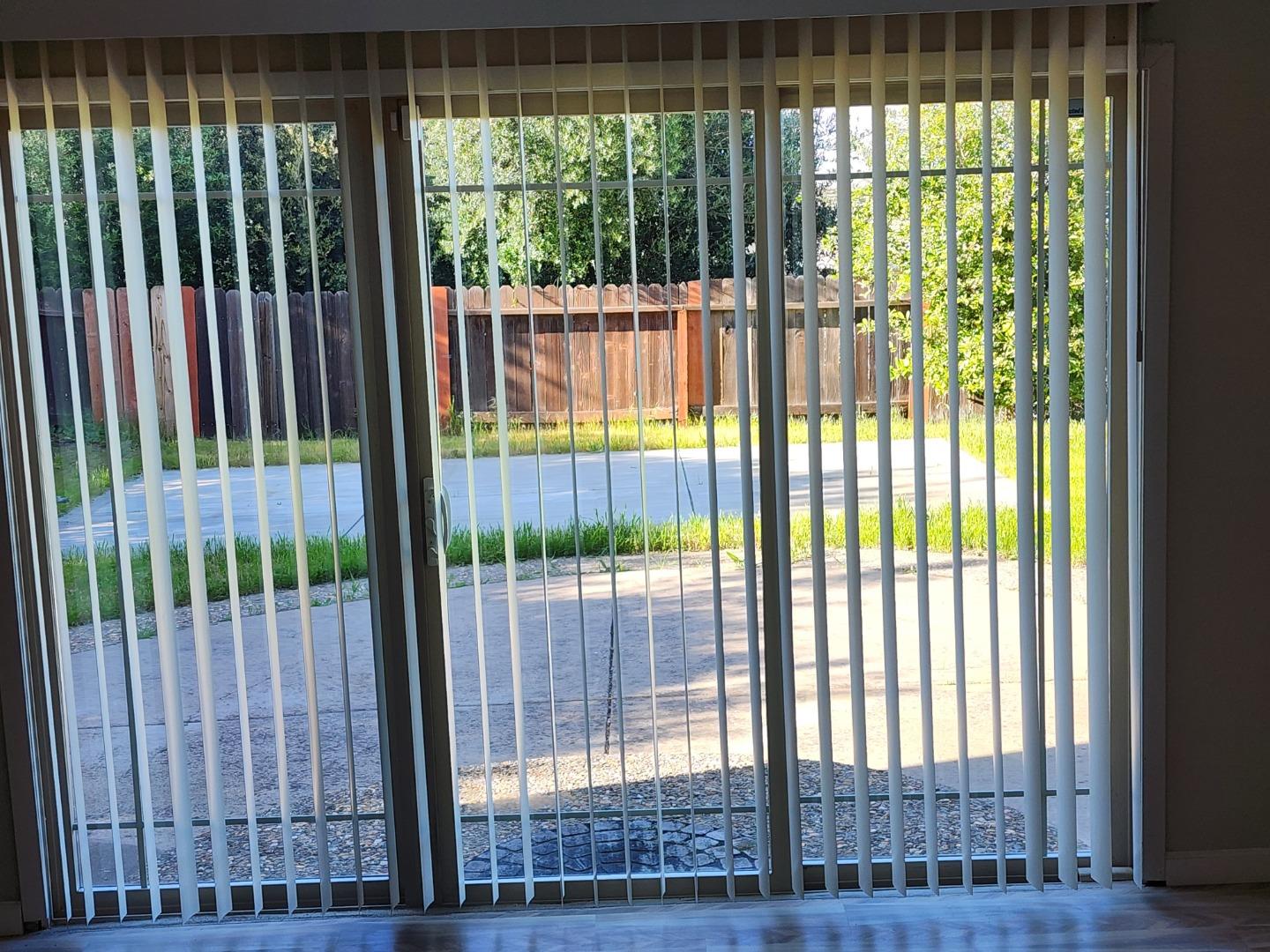 Detail Gallery Image 24 of 36 For 100 Yellowood Pl, Pittsburg,  CA 94565 - 4 Beds | 2/1 Baths