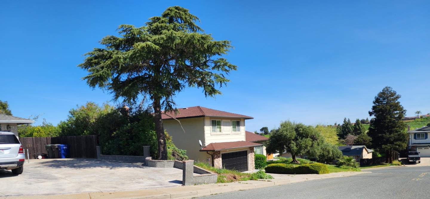 Detail Gallery Image 3 of 36 For 100 Yellowood Pl, Pittsburg,  CA 94565 - 4 Beds | 2/1 Baths