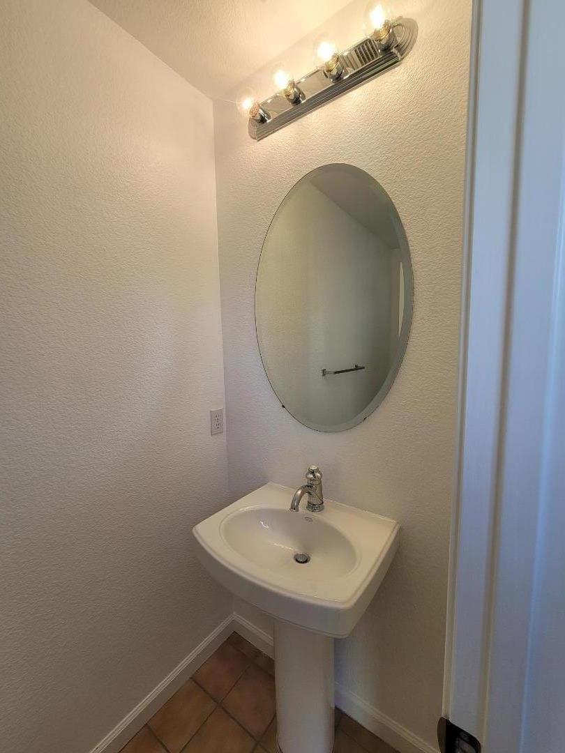 Detail Gallery Image 5 of 16 For Carter Ave, Newark,  CA 94560 - 3 Beds | 2/1 Baths