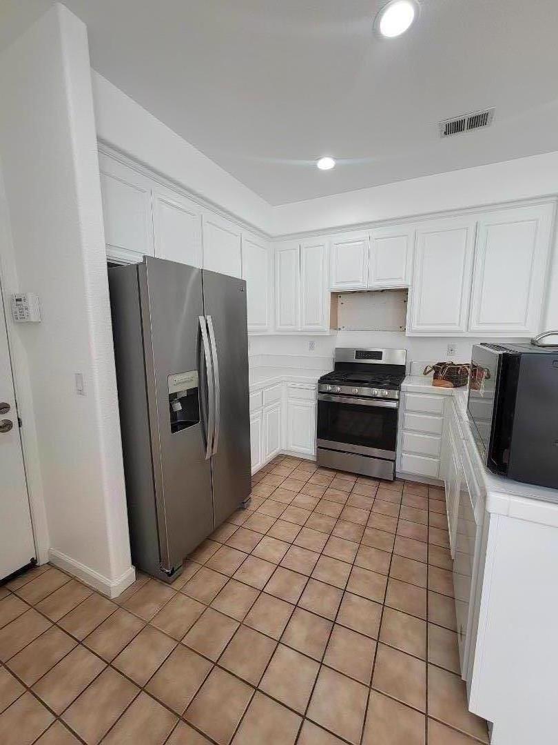 Detail Gallery Image 7 of 16 For Carter Ave, Newark,  CA 94560 - 3 Beds | 2/1 Baths