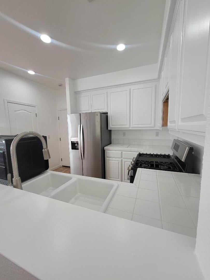 Detail Gallery Image 8 of 16 For Carter Ave, Newark,  CA 94560 - 3 Beds | 2/1 Baths