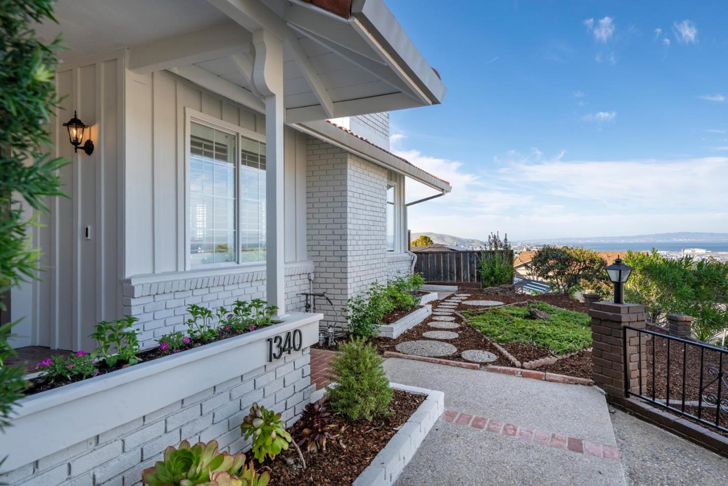 Detail Gallery Image 2 of 24 For 1340 Manzanita Dr, Millbrae,  CA 94030 - 4 Beds | 2 Baths