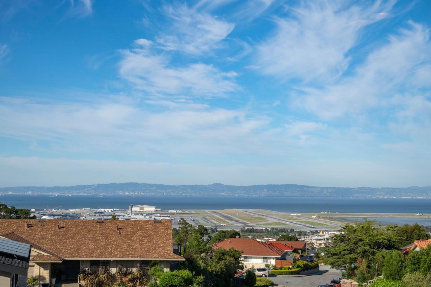 Detail Gallery Image 5 of 24 For 1340 Manzanita Dr, Millbrae,  CA 94030 - 4 Beds | 2 Baths