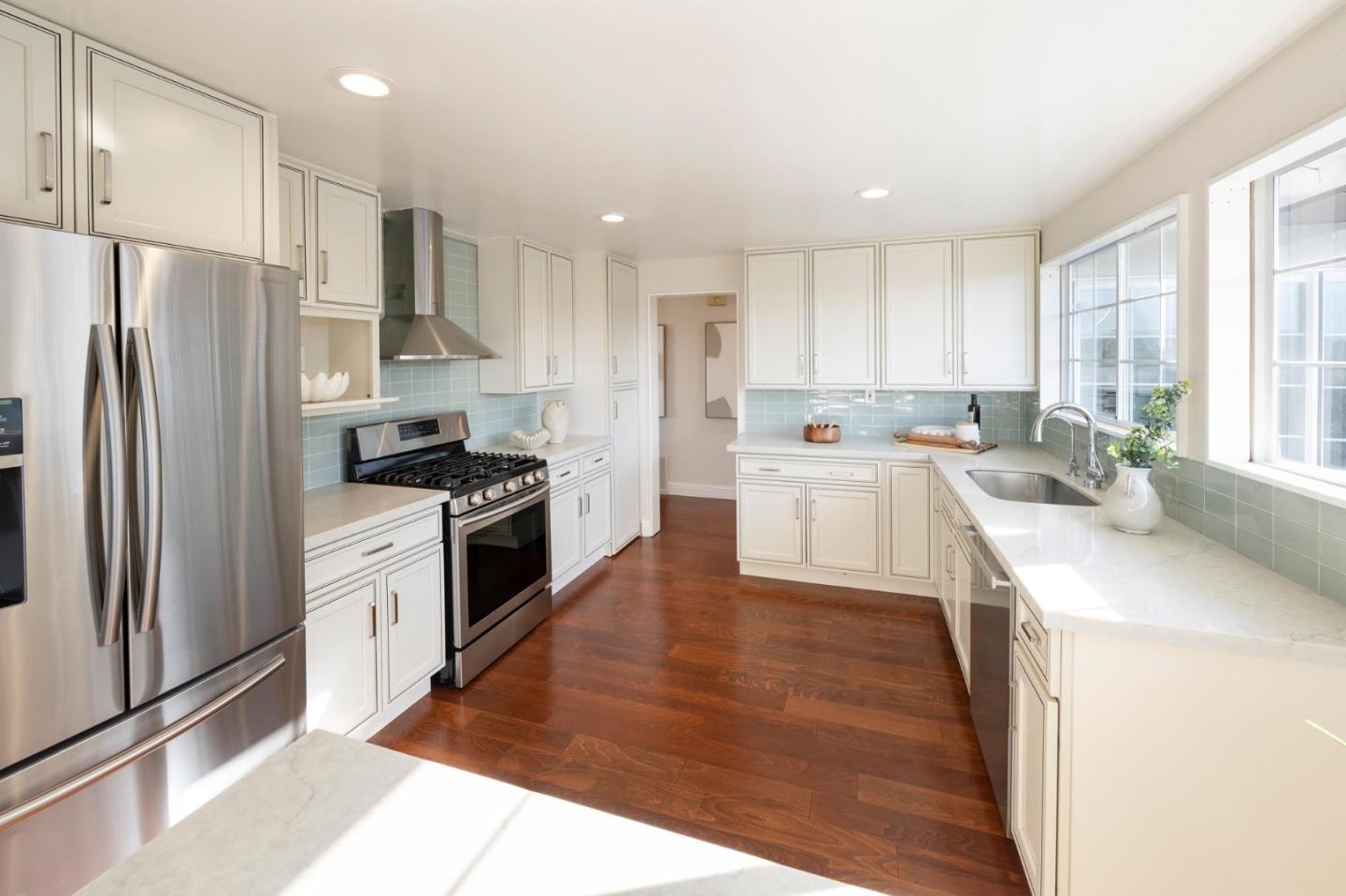 Detail Gallery Image 9 of 24 For 1340 Manzanita Dr, Millbrae,  CA 94030 - 4 Beds | 2 Baths