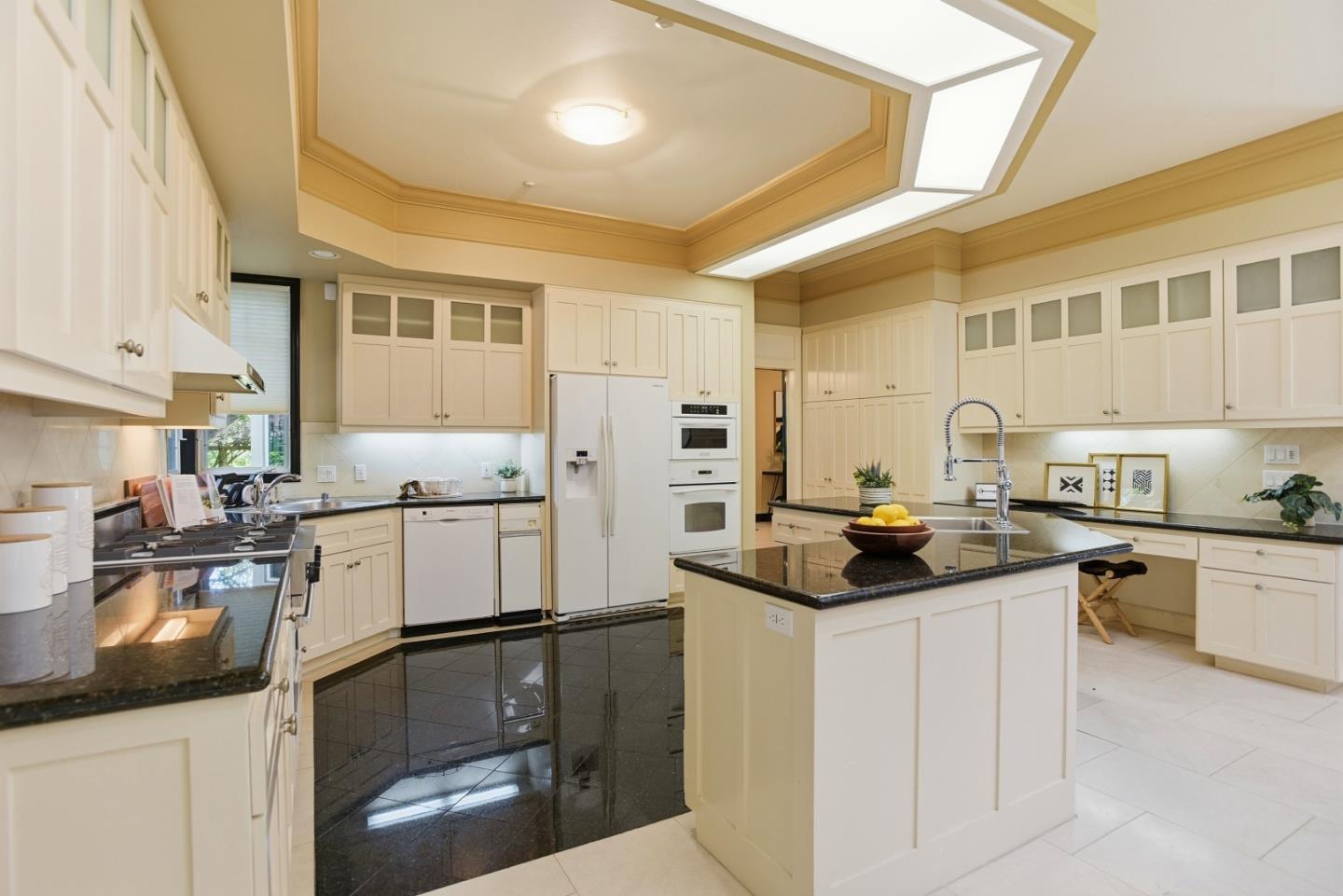 Detail Gallery Image 12 of 47 For 2060 Bunker Hill Dr, San Mateo,  CA 94402 - 4 Beds | 3 Baths