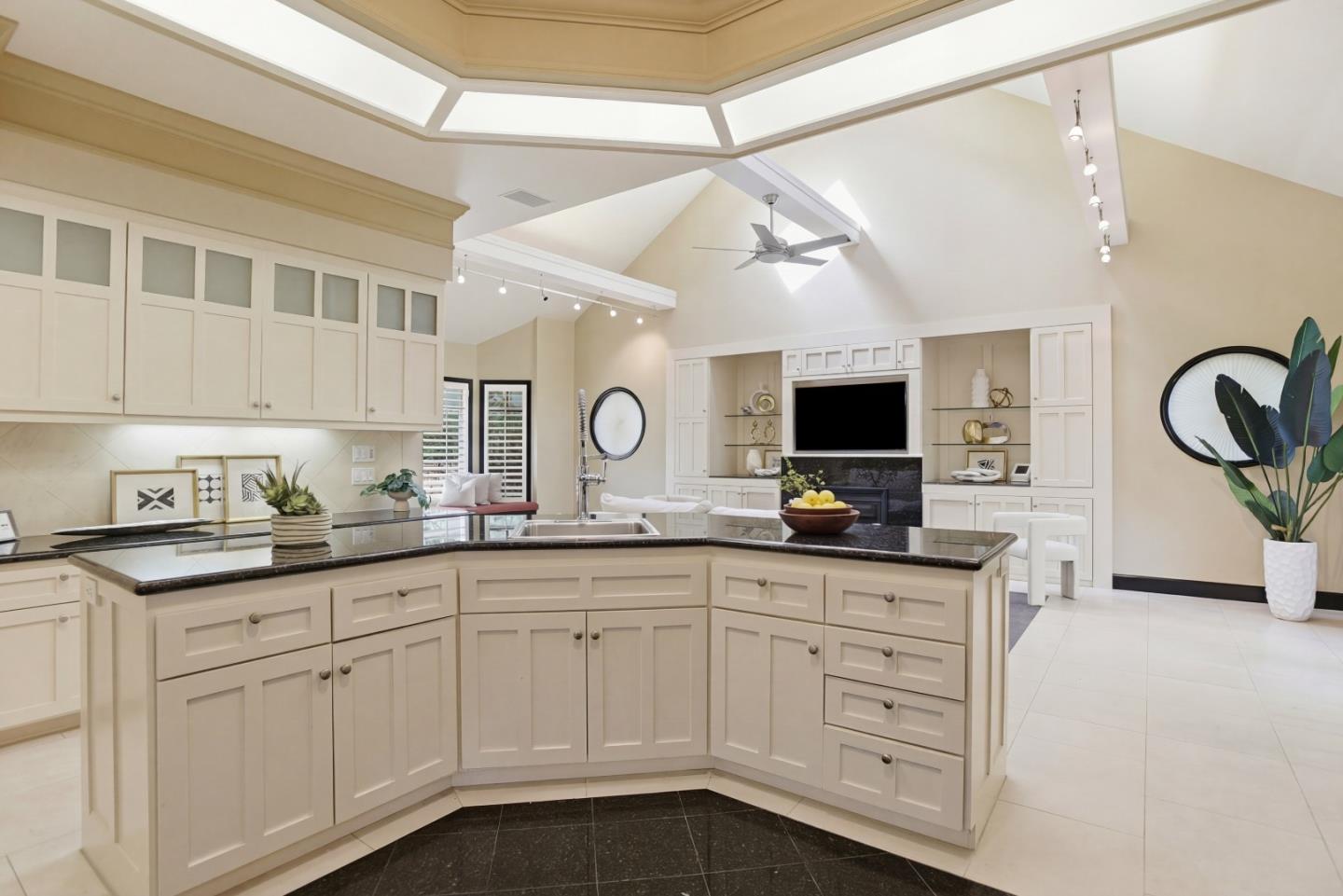 Detail Gallery Image 14 of 47 For 2060 Bunker Hill Dr, San Mateo,  CA 94402 - 4 Beds | 3 Baths