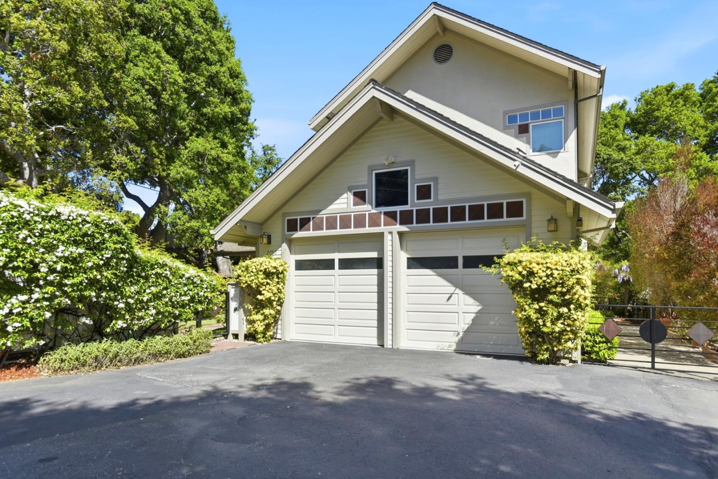 Detail Gallery Image 2 of 47 For 2060 Bunker Hill Dr, San Mateo,  CA 94402 - 4 Beds | 3 Baths