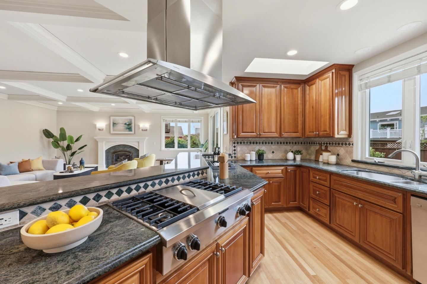 Detail Gallery Image 12 of 67 For 606 Highland Ave, Half Moon Bay,  CA 94019 - 4 Beds | 3 Baths