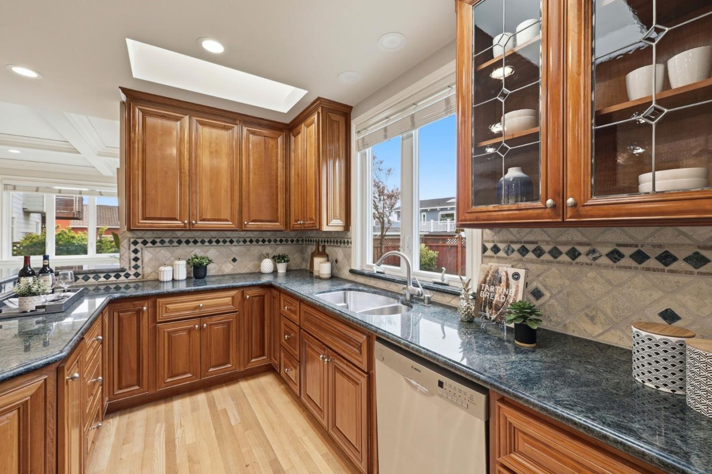 Detail Gallery Image 13 of 67 For 606 Highland Ave, Half Moon Bay,  CA 94019 - 4 Beds | 3 Baths