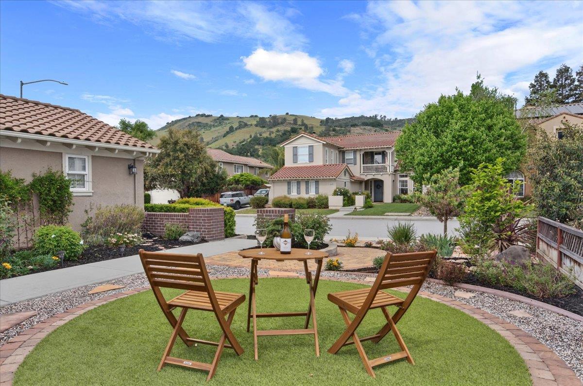 Detail Gallery Image 12 of 66 For 19135 Chinook Ct, Morgan Hill,  CA 95037 - 4 Beds | 2/1 Baths