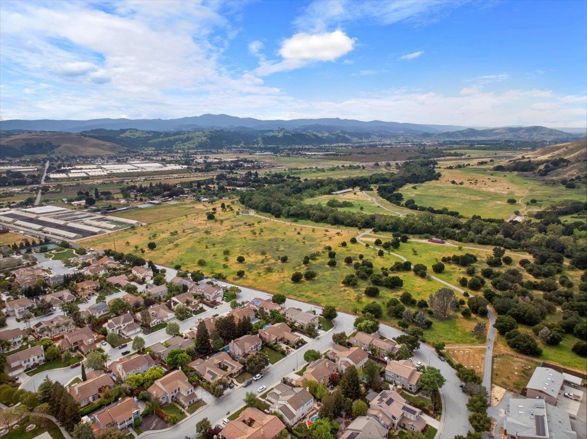 Detail Gallery Image 14 of 66 For 19135 Chinook Ct, Morgan Hill,  CA 95037 - 4 Beds | 2/1 Baths