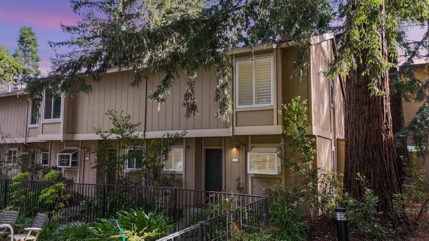 Detail Gallery Image 3 of 44 For 201 Flynn Ave #13,  Mountain View,  CA 94043 - 2 Beds | 1/1 Baths