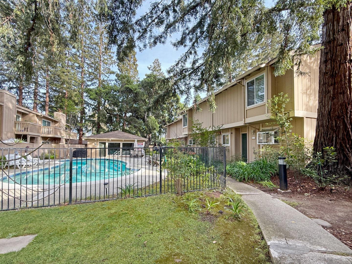 Detail Gallery Image 39 of 44 For 201 Flynn Ave #13,  Mountain View,  CA 94043 - 2 Beds | 1/1 Baths