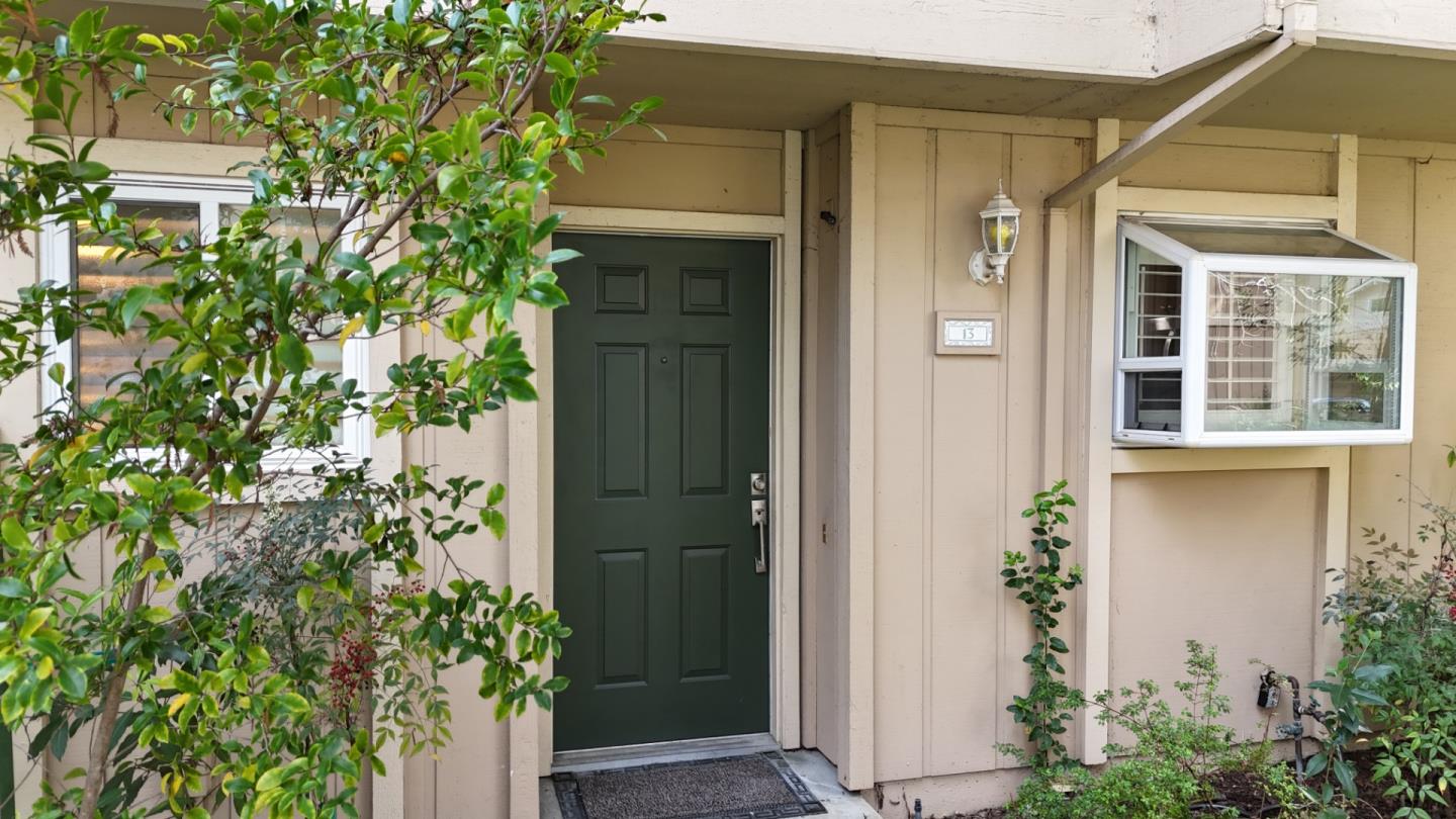 Detail Gallery Image 4 of 44 For 201 Flynn Ave #13,  Mountain View,  CA 94043 - 2 Beds | 1/1 Baths