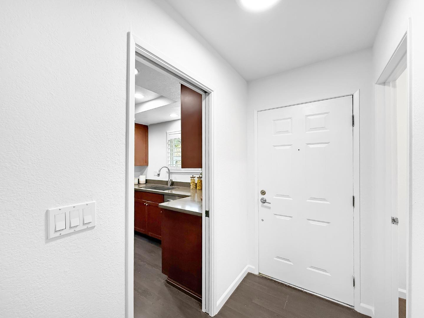 Detail Gallery Image 5 of 44 For 201 Flynn Ave #13,  Mountain View,  CA 94043 - 2 Beds | 1/1 Baths