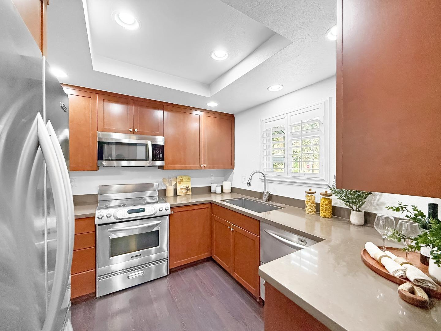 Detail Gallery Image 7 of 44 For 201 Flynn Ave #13,  Mountain View,  CA 94043 - 2 Beds | 1/1 Baths