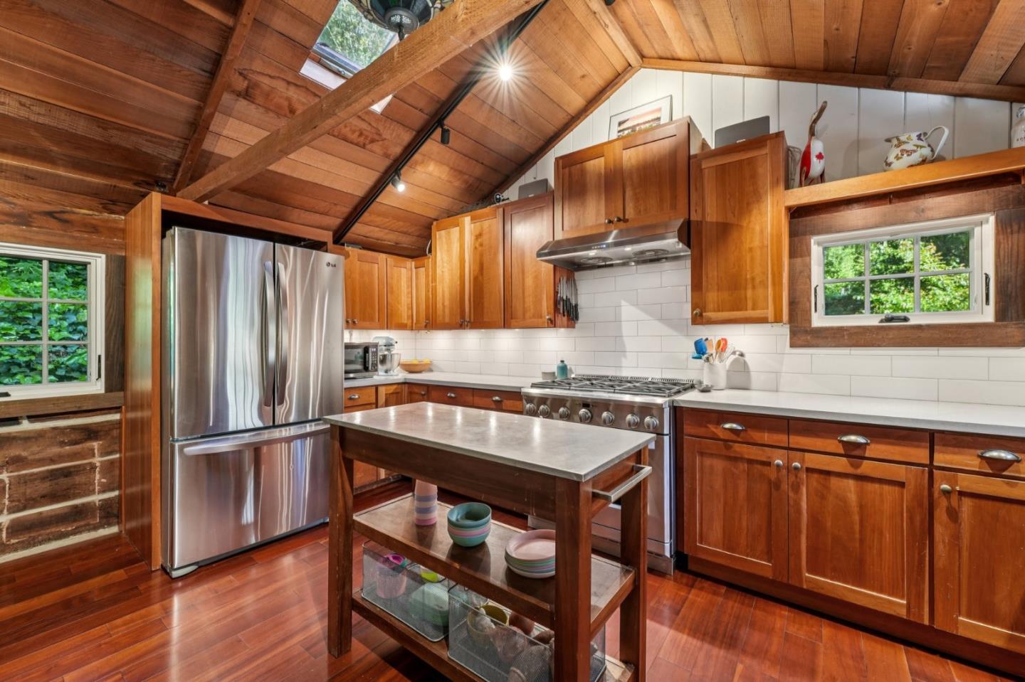 Detail Gallery Image 12 of 62 For 252 Blakewood Way, Redwood City,  CA 94062 - 3 Beds | 2 Baths