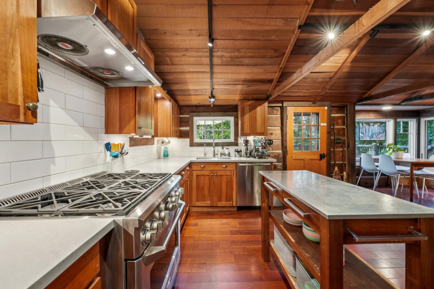 Detail Gallery Image 17 of 62 For 252 Blakewood Way, Redwood City,  CA 94062 - 3 Beds | 2 Baths