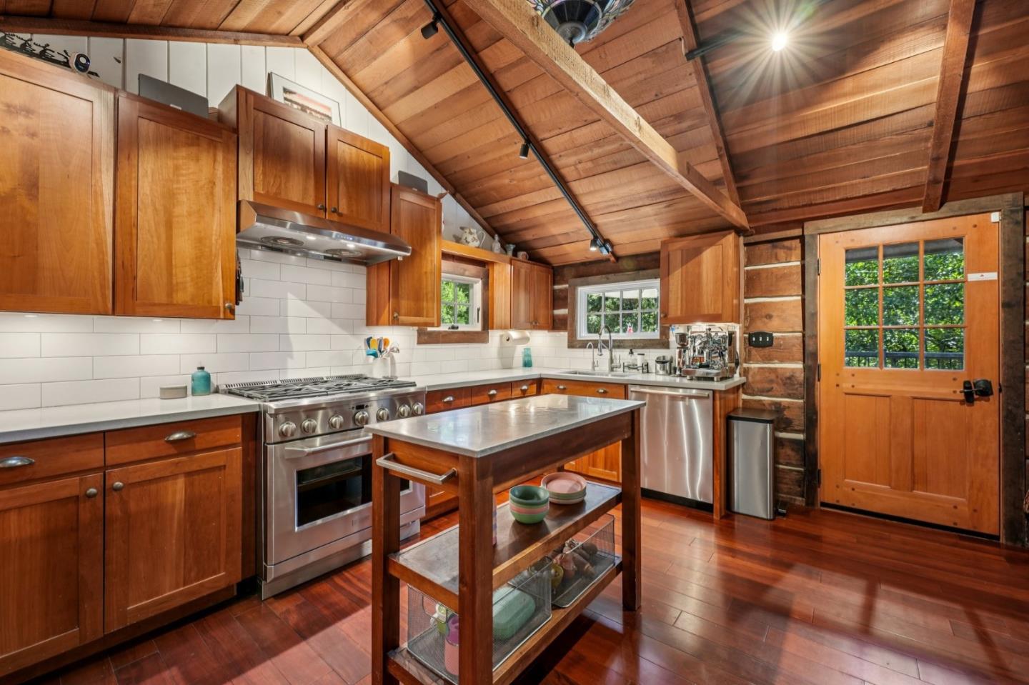 Detail Gallery Image 19 of 62 For 252 Blakewood Way, Redwood City,  CA 94062 - 3 Beds | 2 Baths