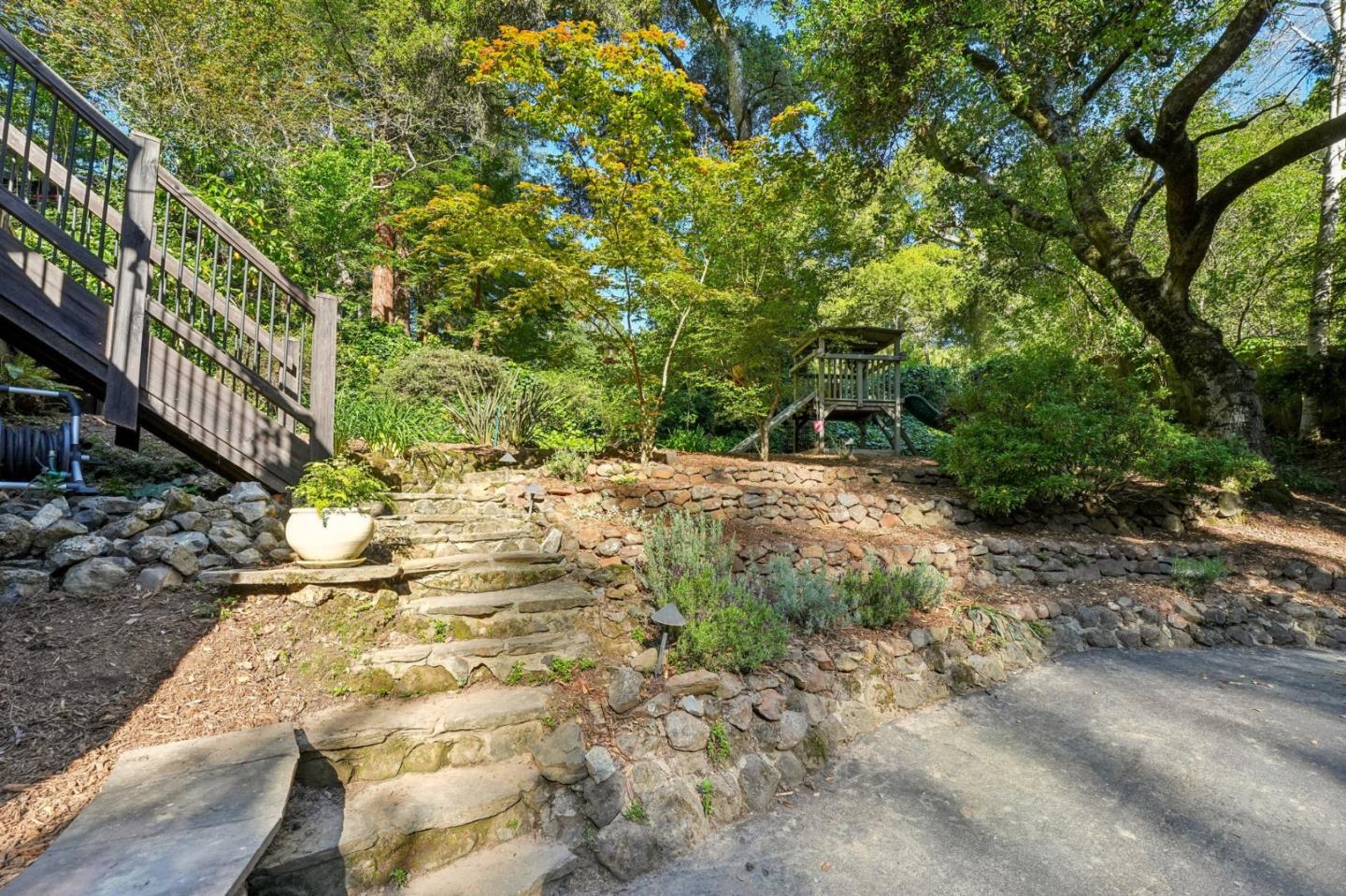 Detail Gallery Image 6 of 62 For 252 Blakewood Way, Redwood City,  CA 94062 - 3 Beds | 2 Baths