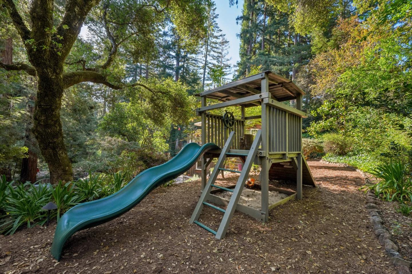 Detail Gallery Image 60 of 62 For 252 Blakewood Way, Redwood City,  CA 94062 - 3 Beds | 2 Baths