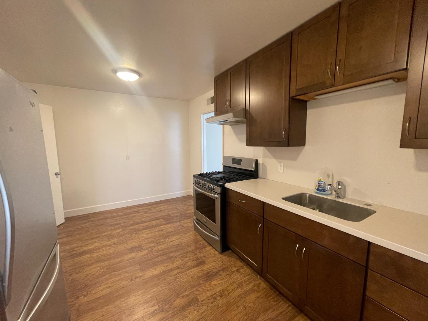 Detail Gallery Image 5 of 18 For 46 Amherst Ave, Menlo Park,  CA 94025 - 2 Beds | 1 Baths