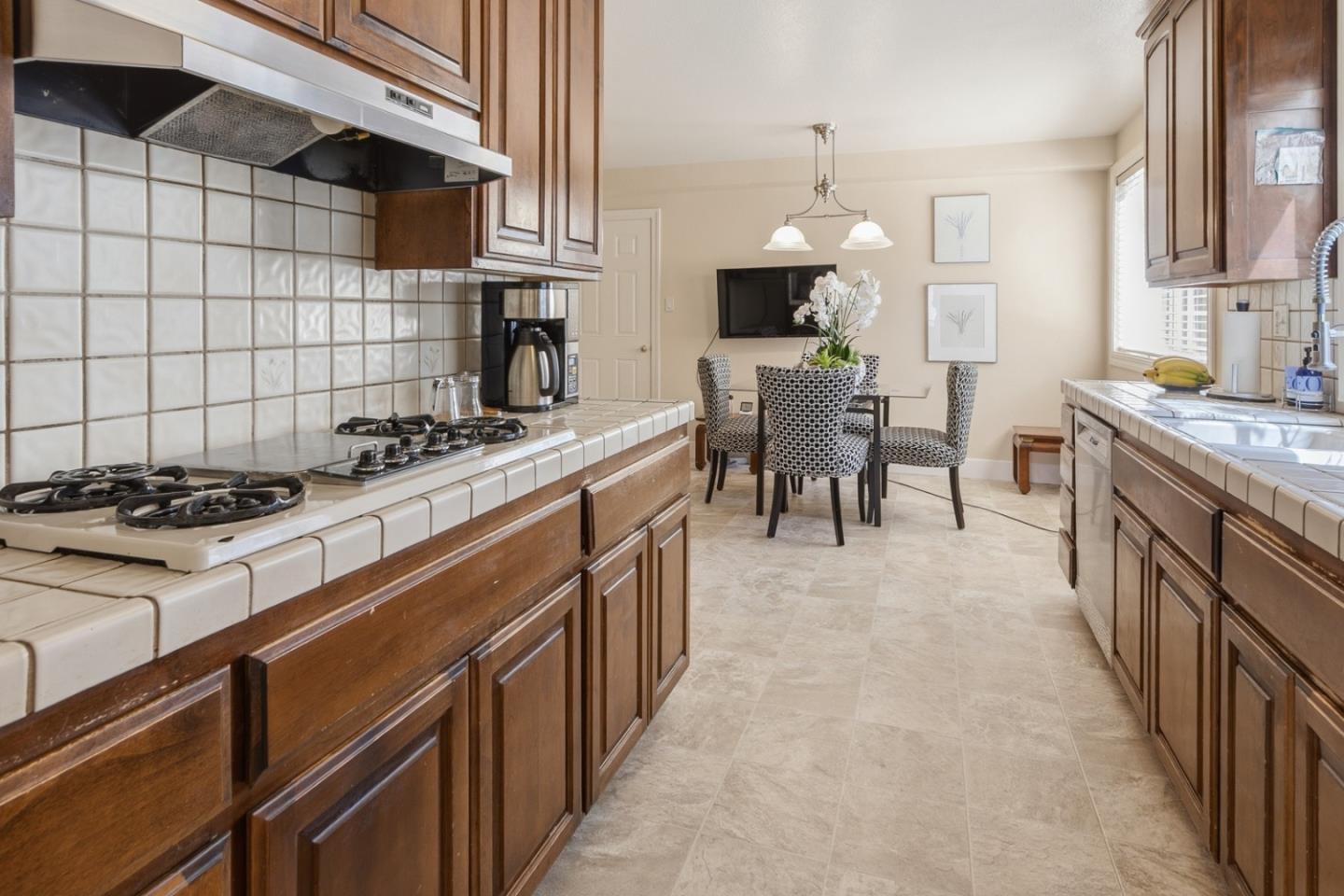 Detail Gallery Image 10 of 29 For 2160 Rosswood Dr, San Jose,  CA 95124 - 5 Beds | 3/1 Baths