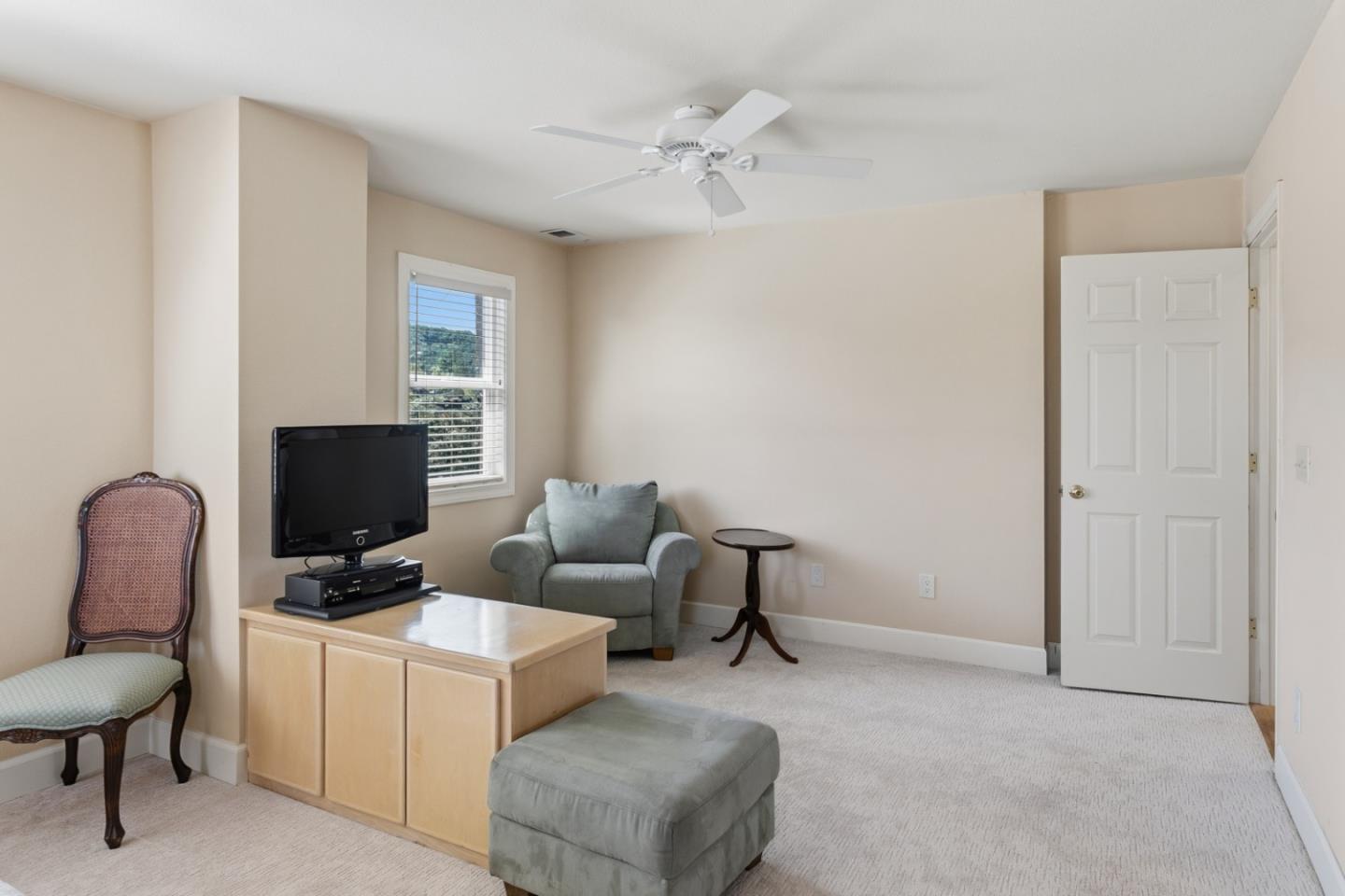 Detail Gallery Image 13 of 29 For 2160 Rosswood Dr, San Jose,  CA 95124 - 5 Beds | 3/1 Baths