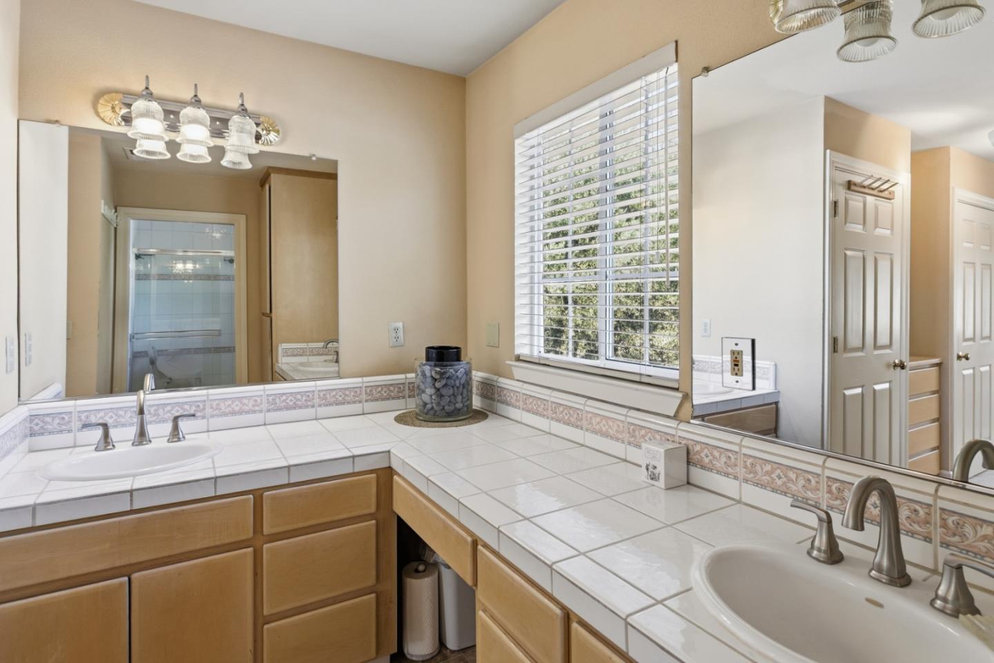 Detail Gallery Image 15 of 29 For 2160 Rosswood Dr, San Jose,  CA 95124 - 5 Beds | 3/1 Baths