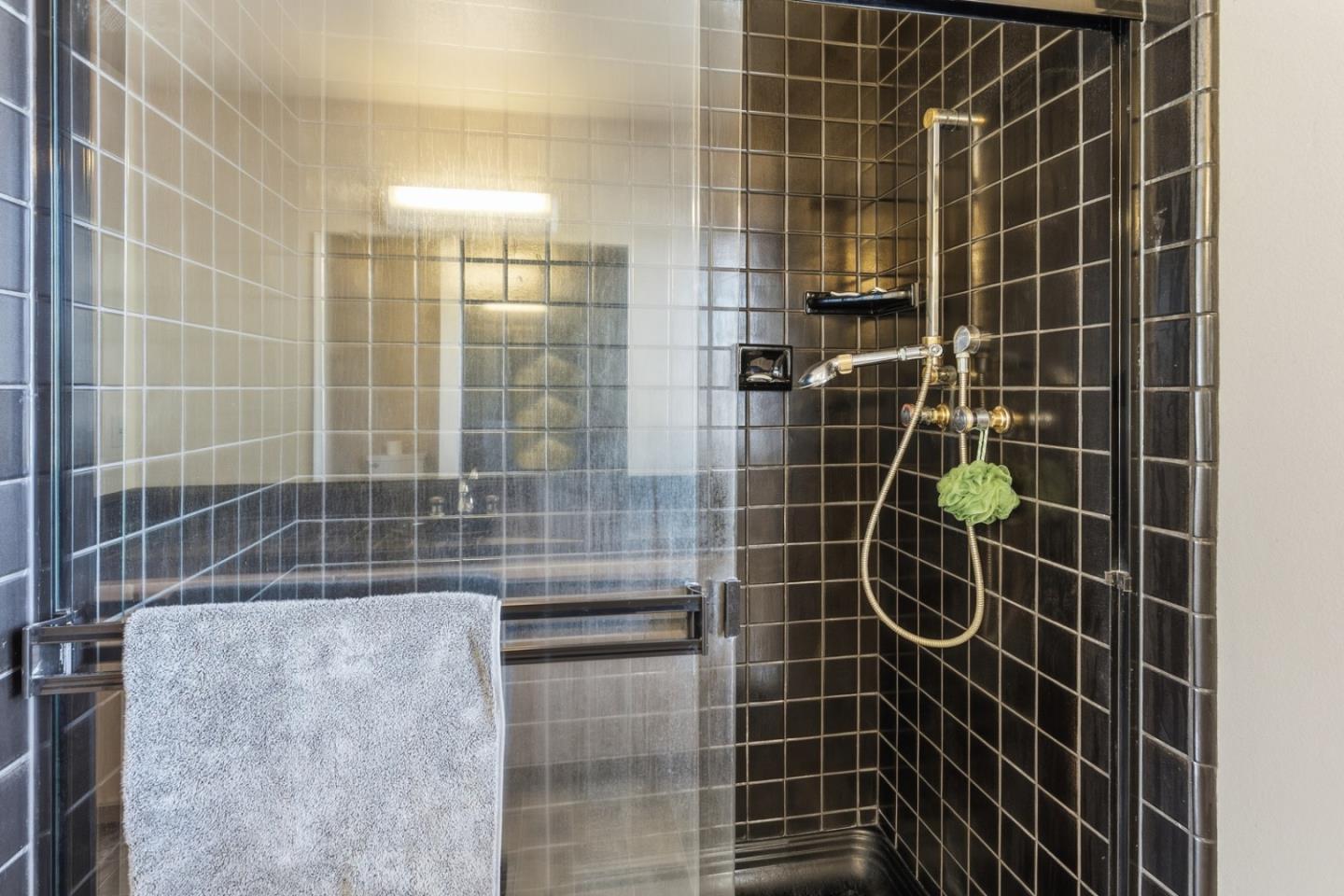 Detail Gallery Image 21 of 29 For 2160 Rosswood Dr, San Jose,  CA 95124 - 5 Beds | 3/1 Baths