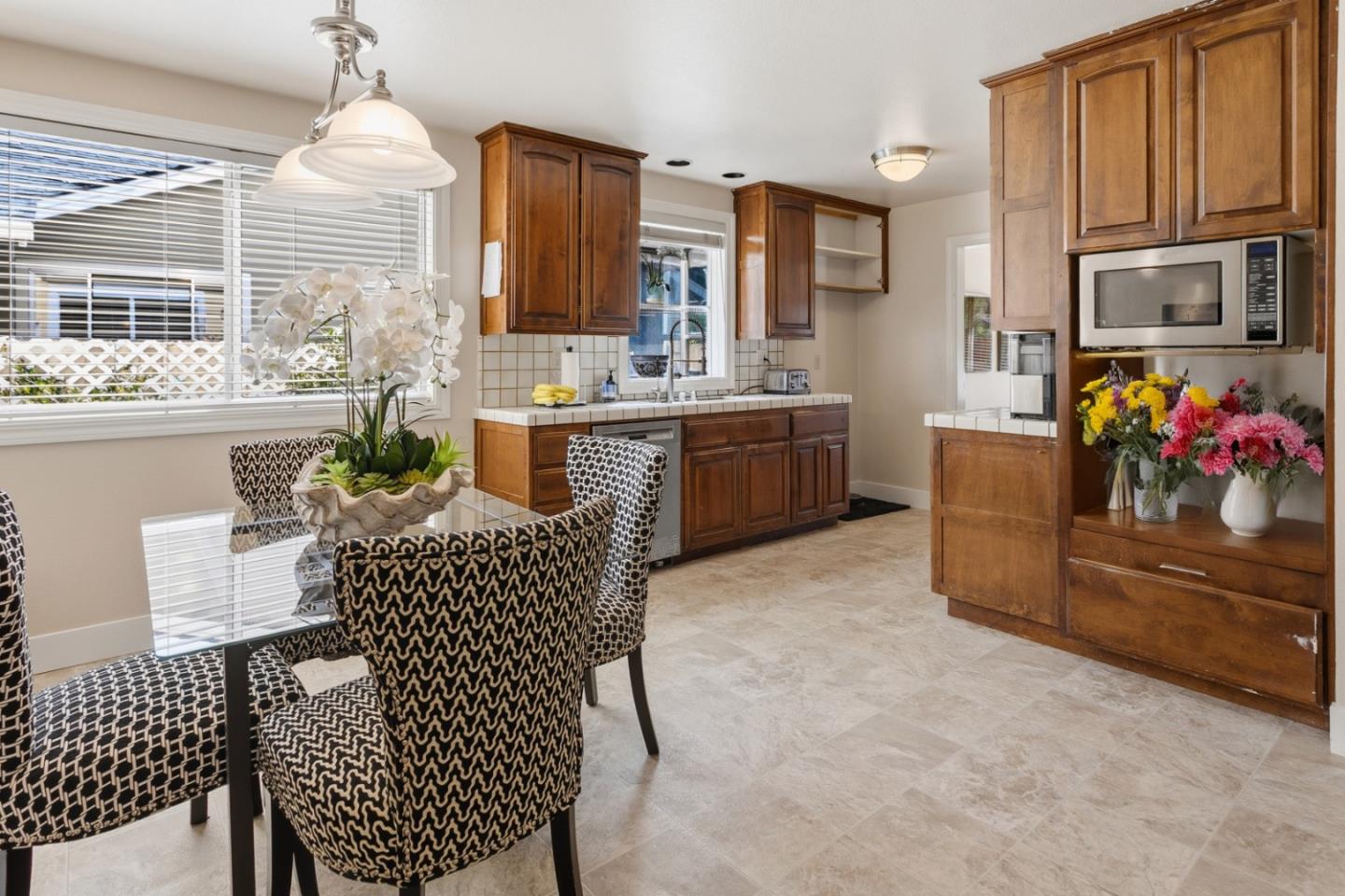 Detail Gallery Image 9 of 29 For 2160 Rosswood Dr, San Jose,  CA 95124 - 5 Beds | 3/1 Baths