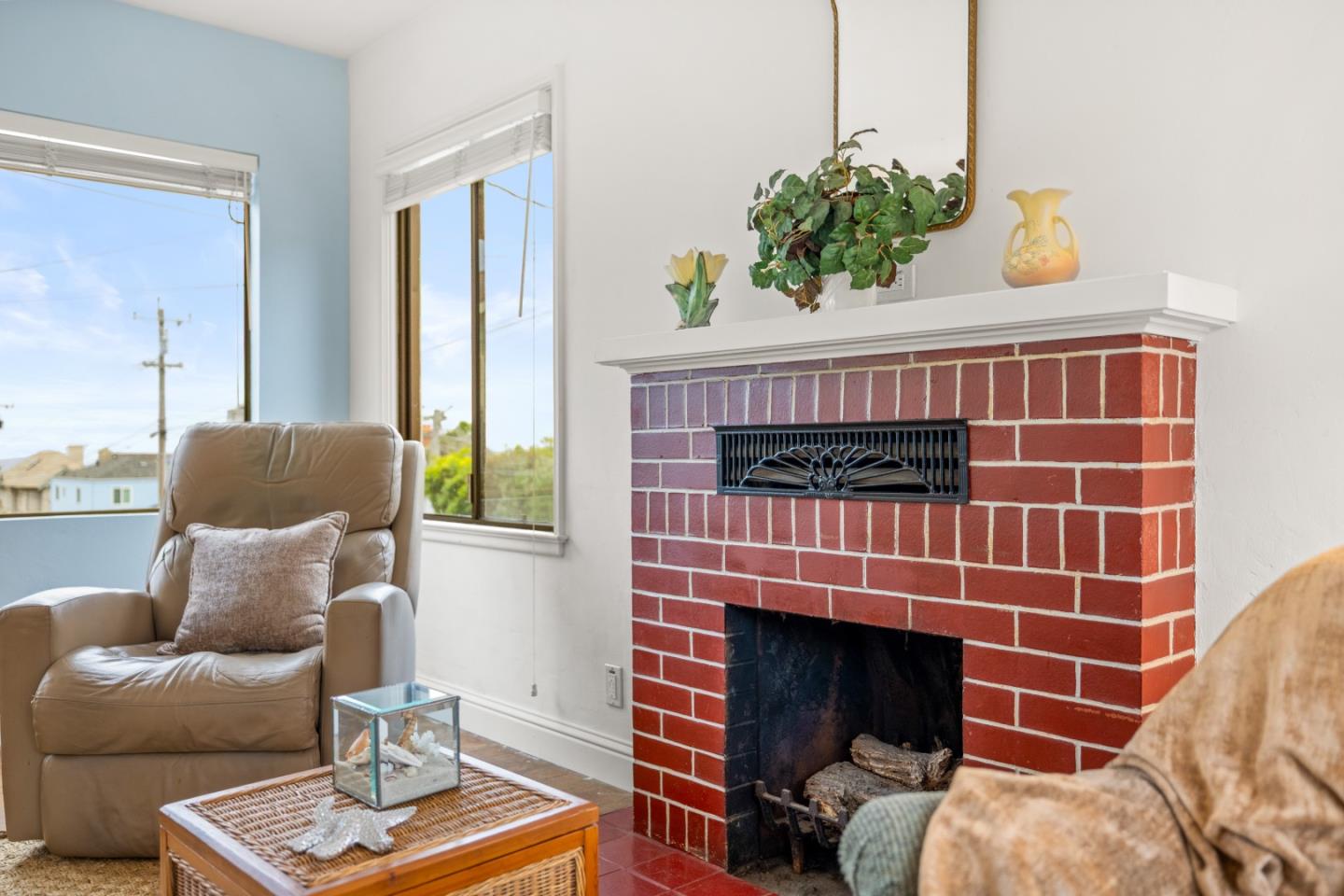 Detail Gallery Image 10 of 43 For 360 Central Ave, Pacific Grove,  CA 93950 - 2 Beds | 1 Baths