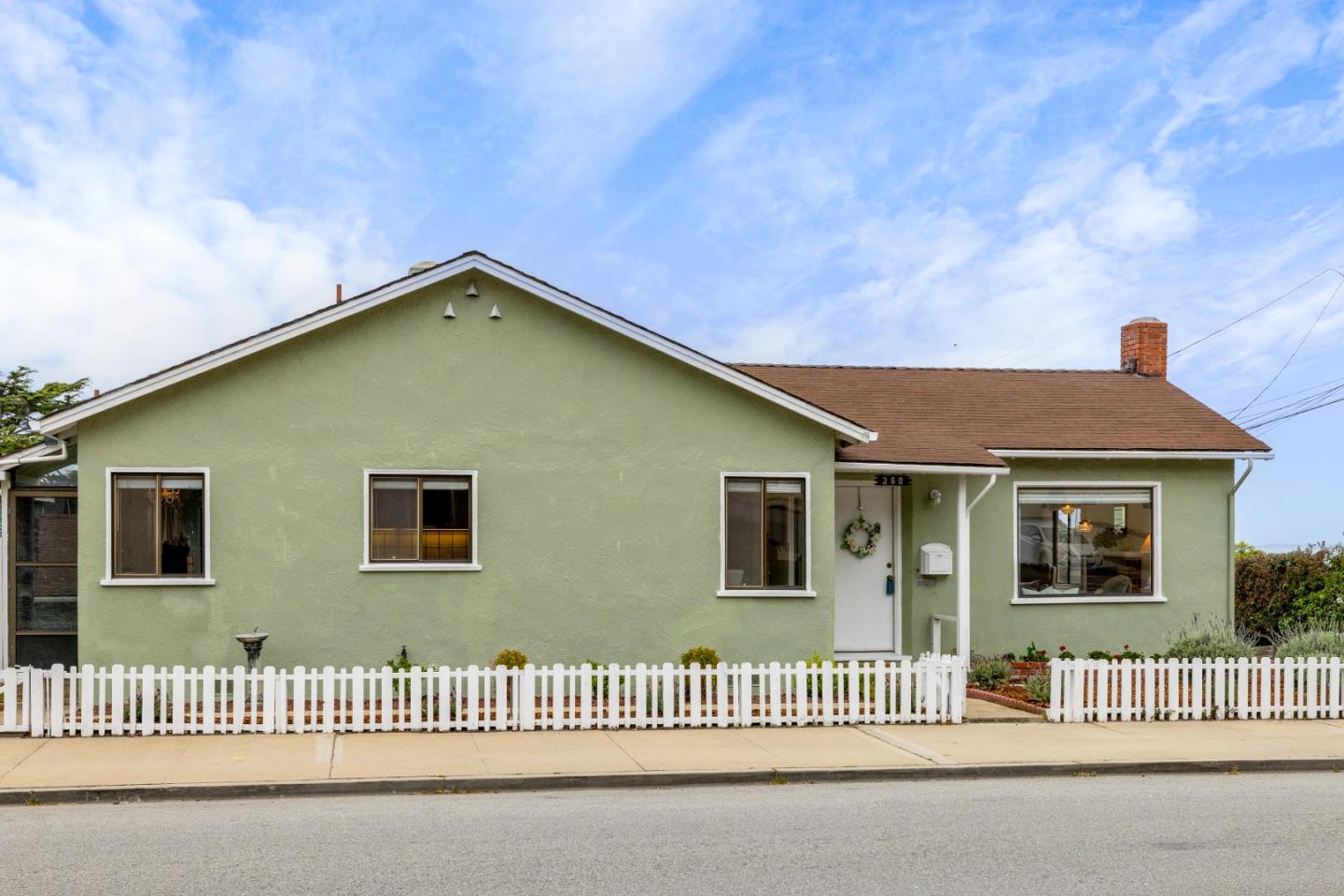 Detail Gallery Image 32 of 43 For 360 Central Ave, Pacific Grove,  CA 93950 - 2 Beds | 1 Baths