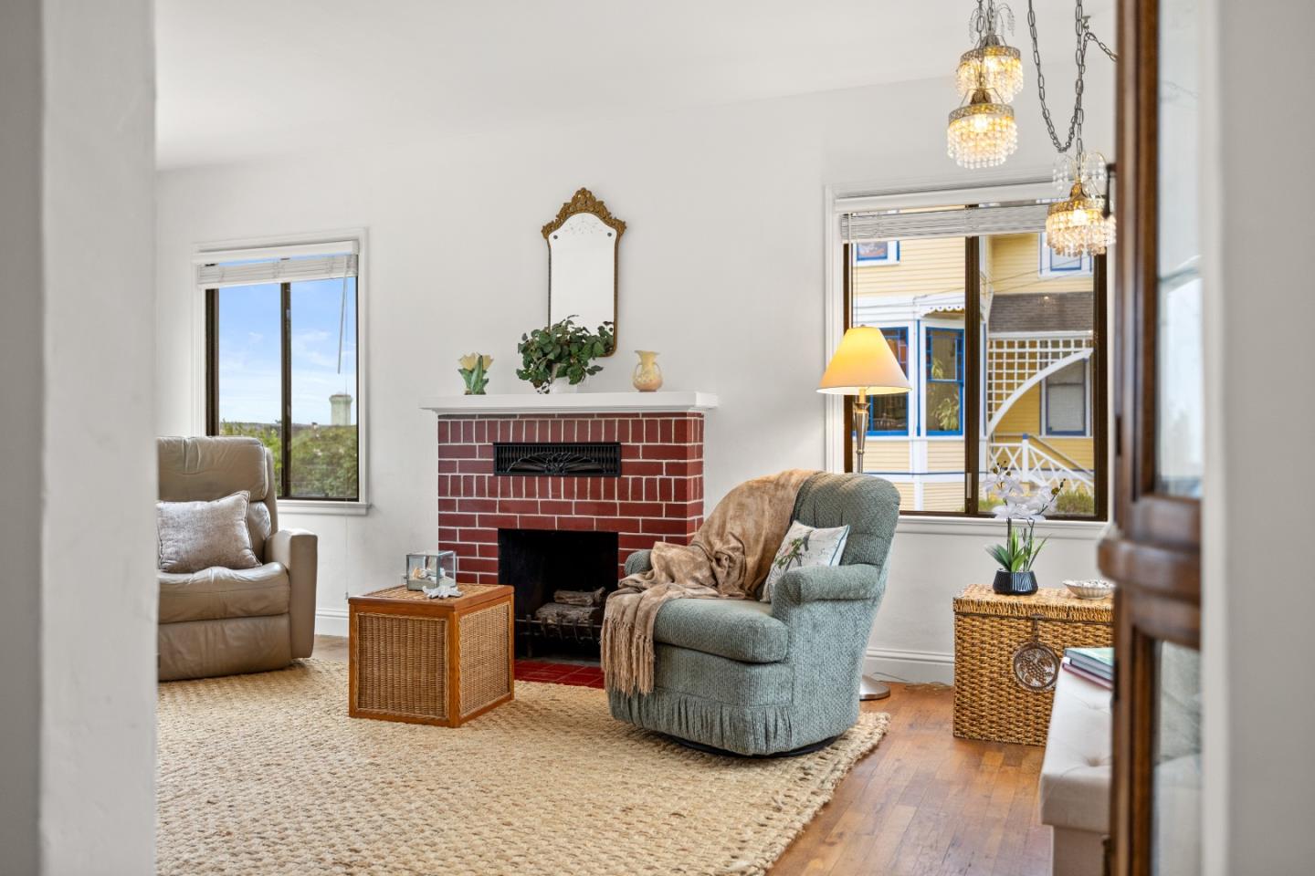 Detail Gallery Image 4 of 43 For 360 Central Ave, Pacific Grove,  CA 93950 - 2 Beds | 1 Baths