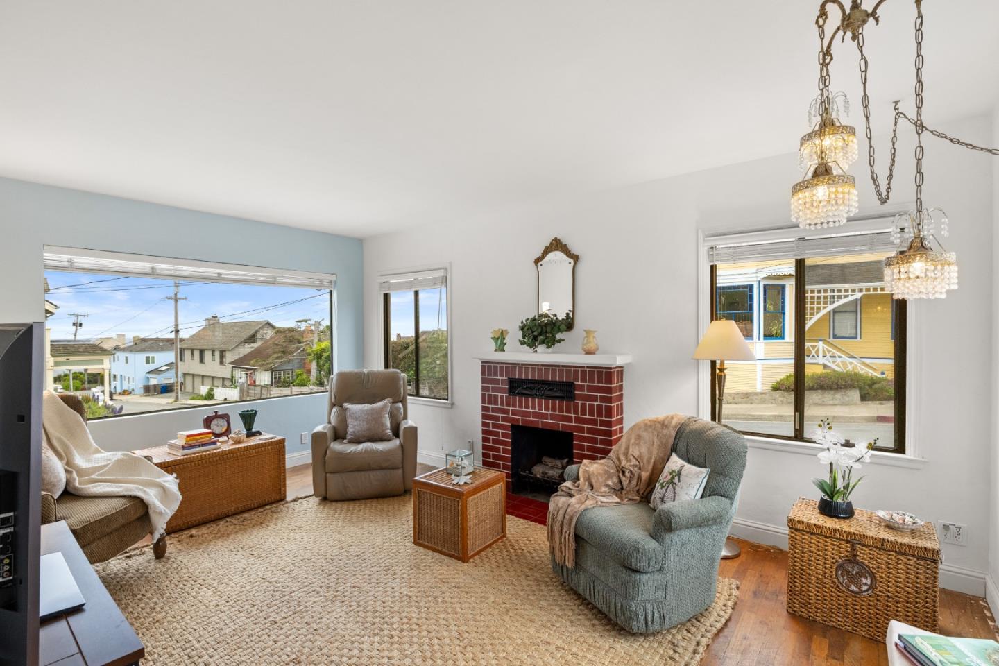 Detail Gallery Image 5 of 43 For 360 Central Ave, Pacific Grove,  CA 93950 - 2 Beds | 1 Baths
