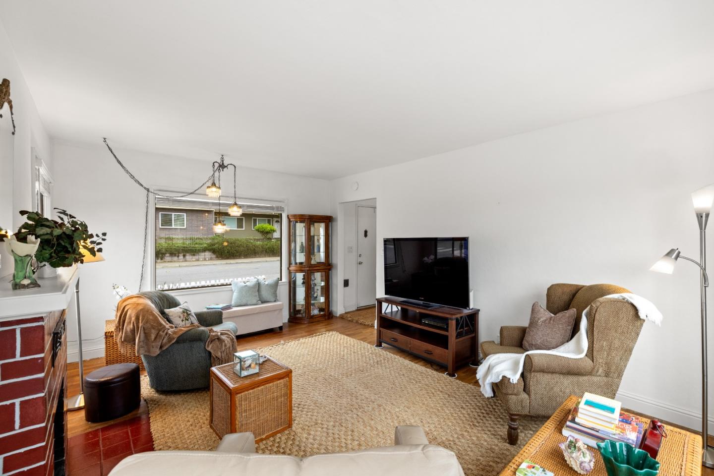 Detail Gallery Image 8 of 43 For 360 Central Ave, Pacific Grove,  CA 93950 - 2 Beds | 1 Baths
