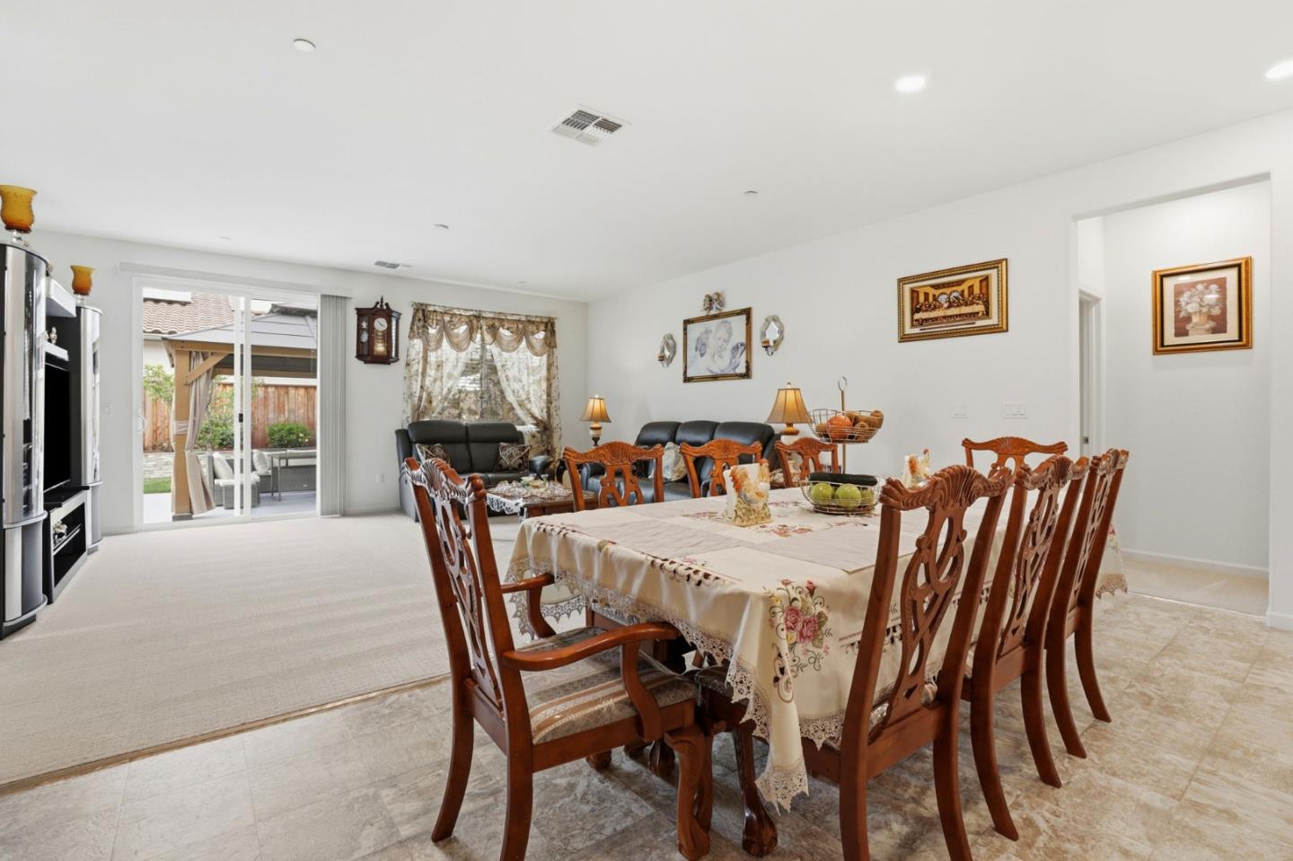 Detail Gallery Image 16 of 65 For 805 Klamath Way, Hollister,  CA 95023 - 4 Beds | 3 Baths