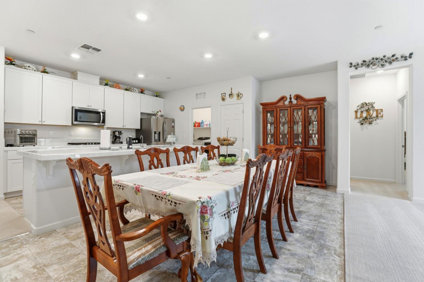 Detail Gallery Image 17 of 65 For 805 Klamath Way, Hollister,  CA 95023 - 4 Beds | 3 Baths