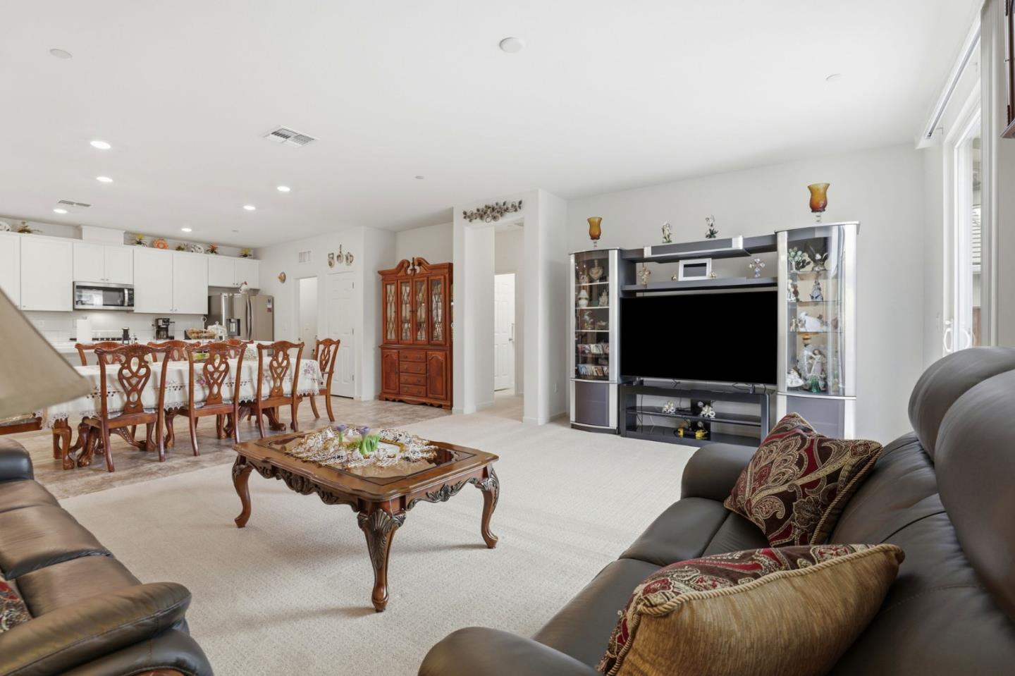 Detail Gallery Image 18 of 65 For 805 Klamath Way, Hollister,  CA 95023 - 4 Beds | 3 Baths