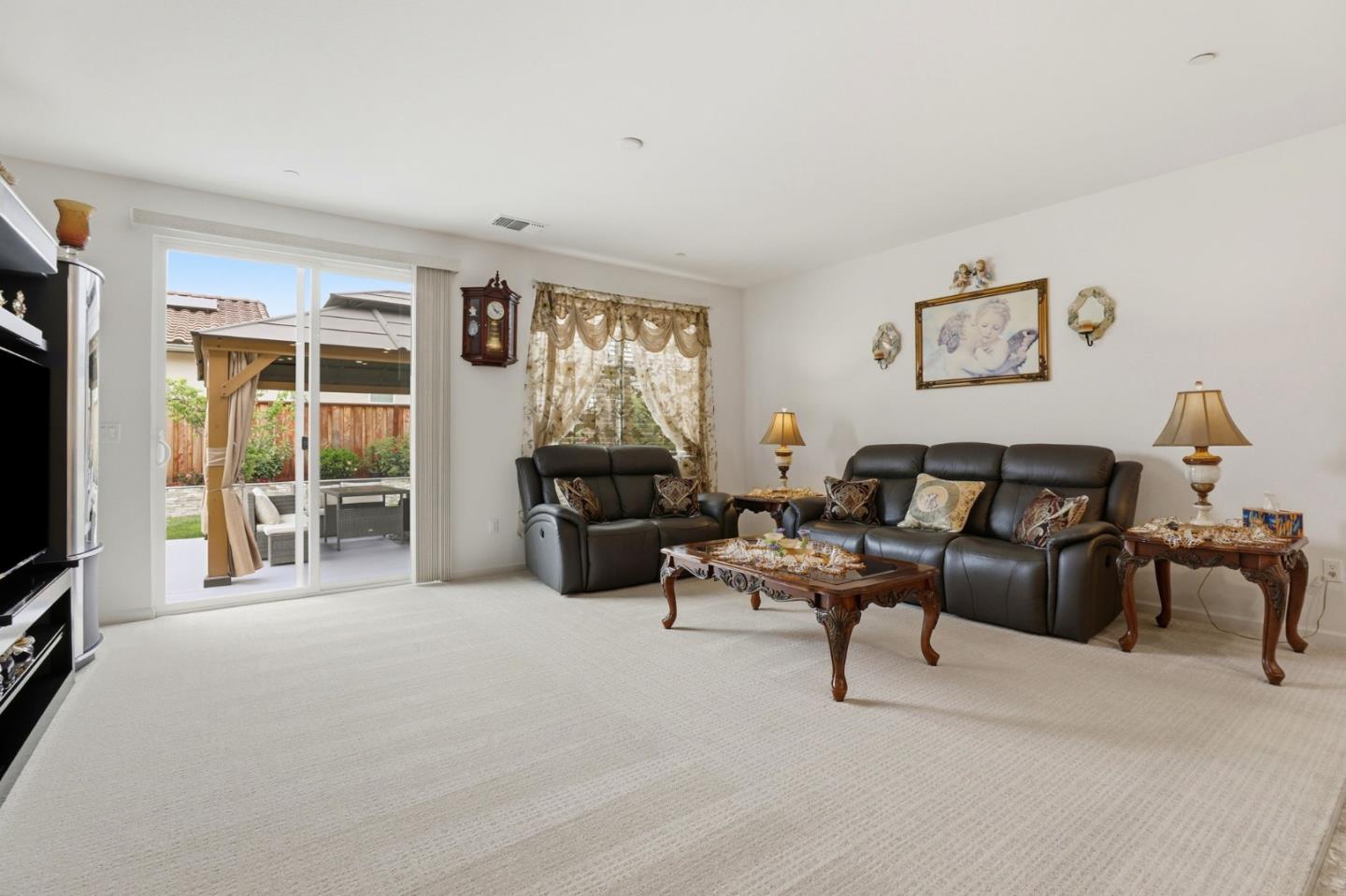 Detail Gallery Image 19 of 65 For 805 Klamath Way, Hollister,  CA 95023 - 4 Beds | 3 Baths