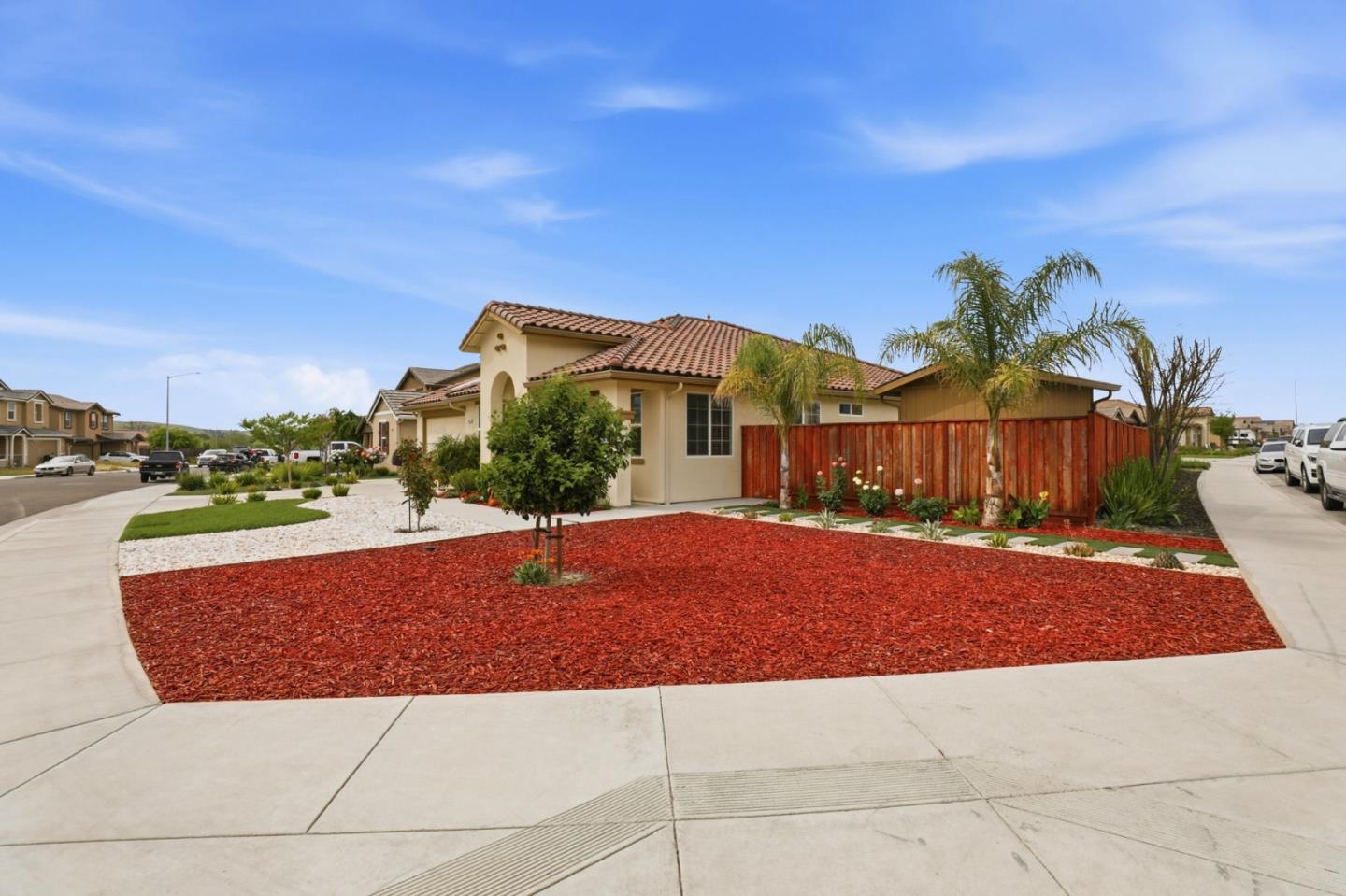 Detail Gallery Image 3 of 65 For 805 Klamath Way, Hollister,  CA 95023 - 4 Beds | 3 Baths