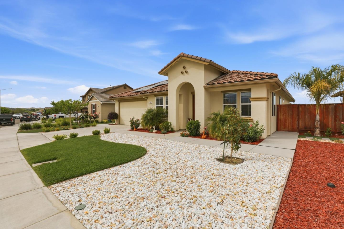 Detail Gallery Image 5 of 65 For 805 Klamath Way, Hollister,  CA 95023 - 4 Beds | 3 Baths