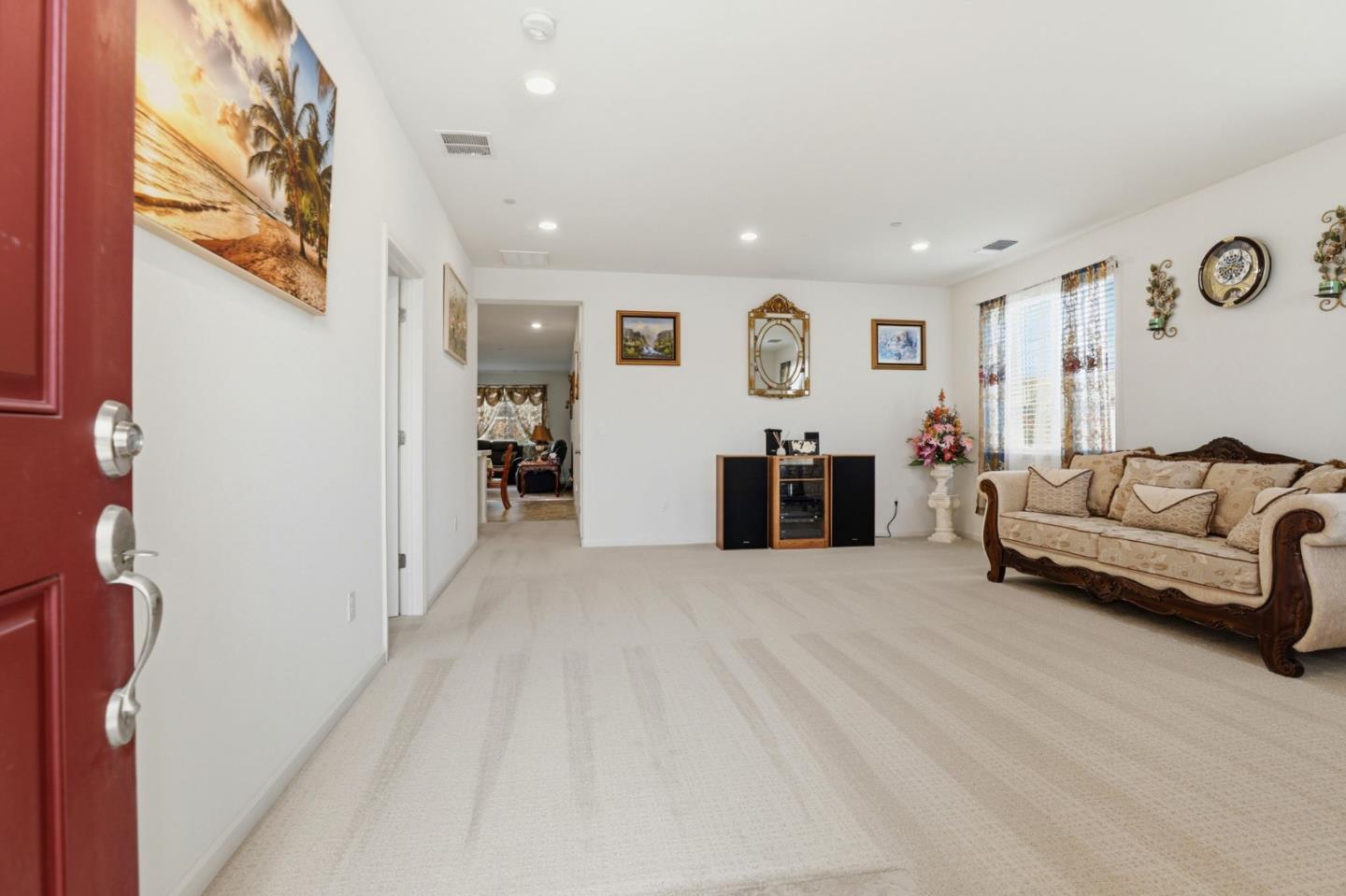 Detail Gallery Image 7 of 65 For 805 Klamath Way, Hollister,  CA 95023 - 4 Beds | 3 Baths