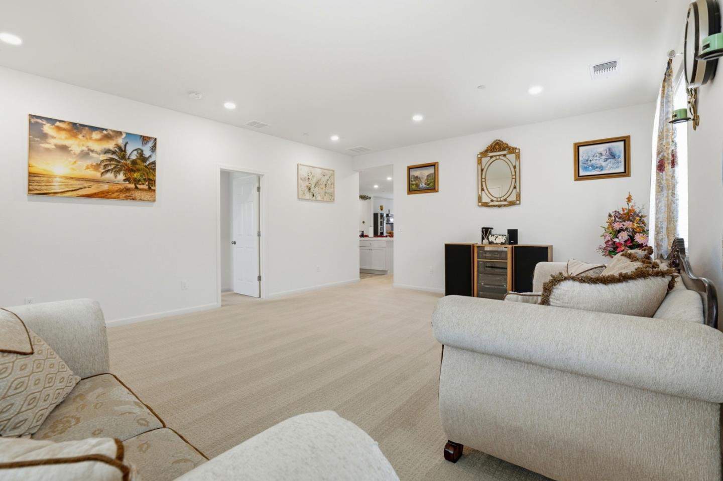 Detail Gallery Image 9 of 65 For 805 Klamath Way, Hollister,  CA 95023 - 4 Beds | 3 Baths