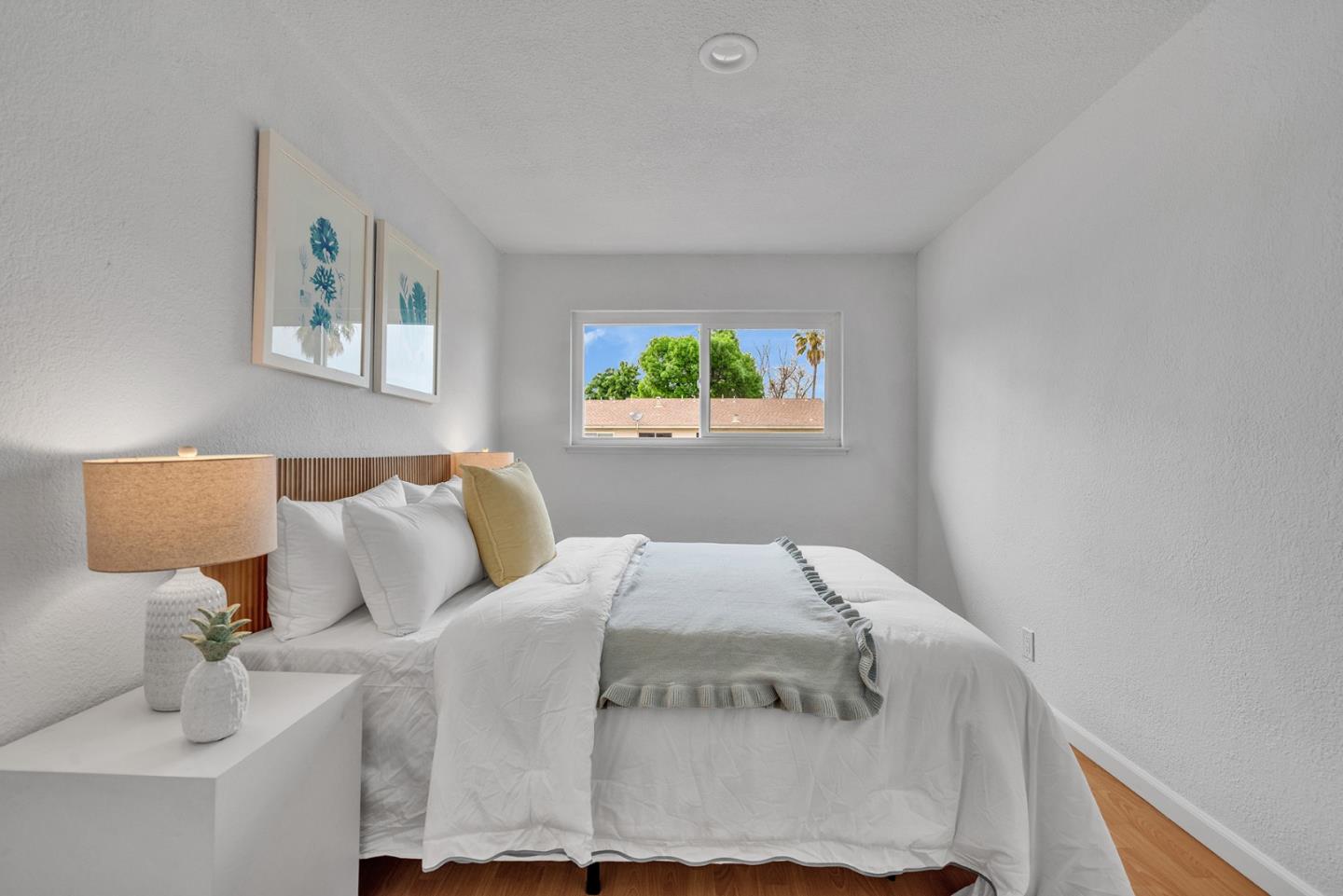 Detail Gallery Image 13 of 20 For 570 Crabapple Way, San Jose,  CA 95111 - 3 Beds | 1/1 Baths