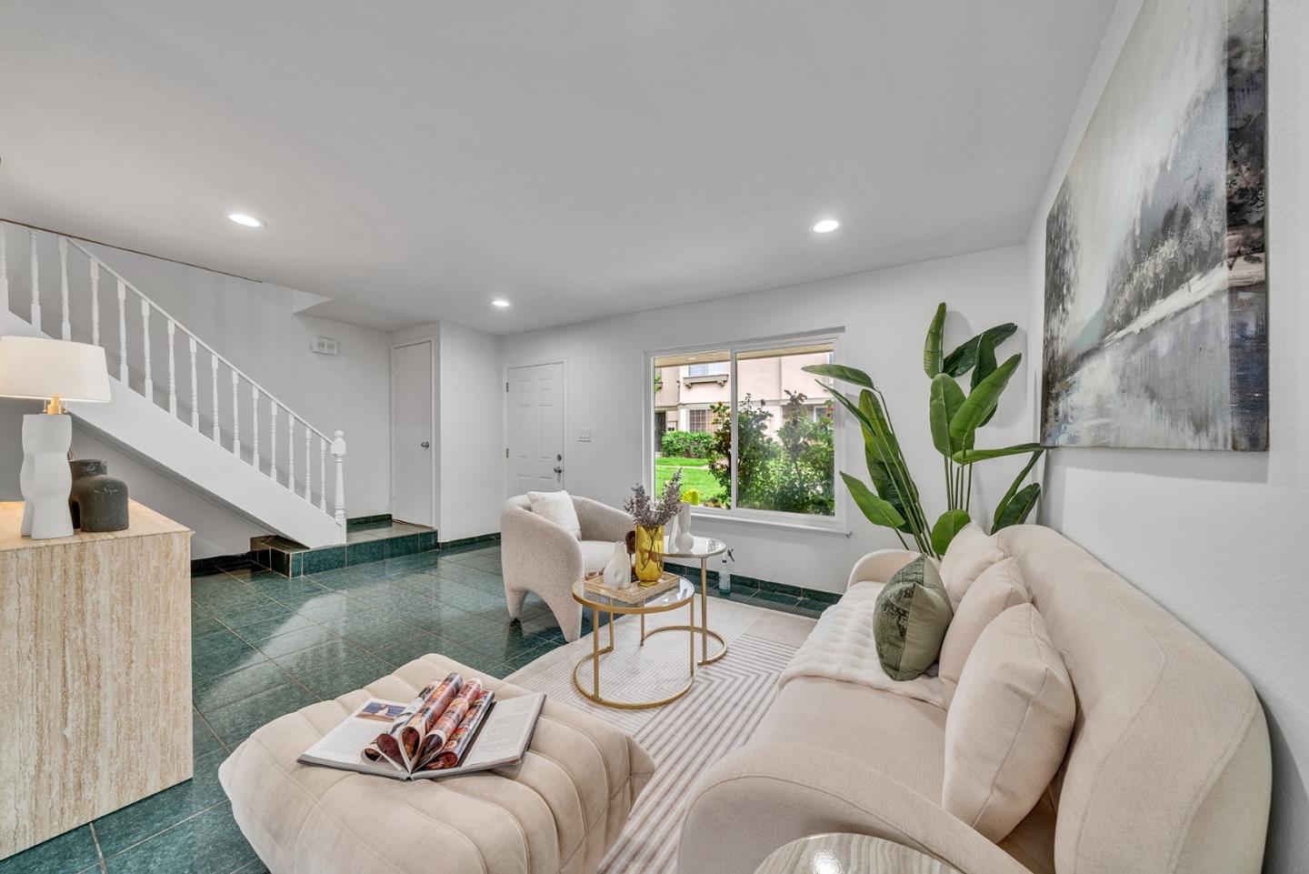 Detail Gallery Image 4 of 20 For 570 Crabapple Way, San Jose,  CA 95111 - 3 Beds | 1/1 Baths