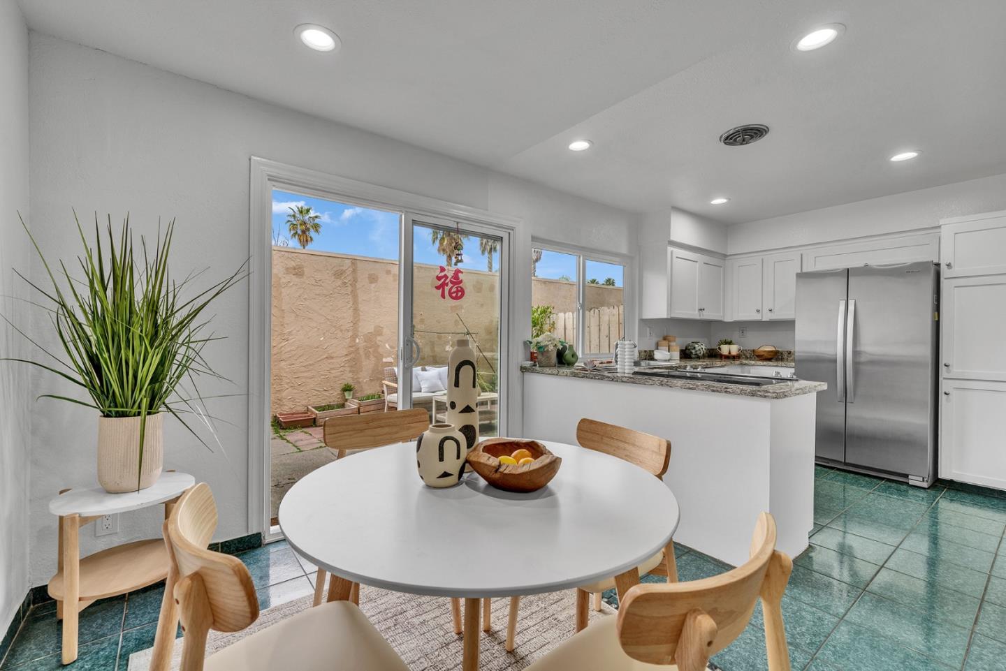 Detail Gallery Image 6 of 20 For 570 Crabapple Way, San Jose,  CA 95111 - 3 Beds | 1/1 Baths