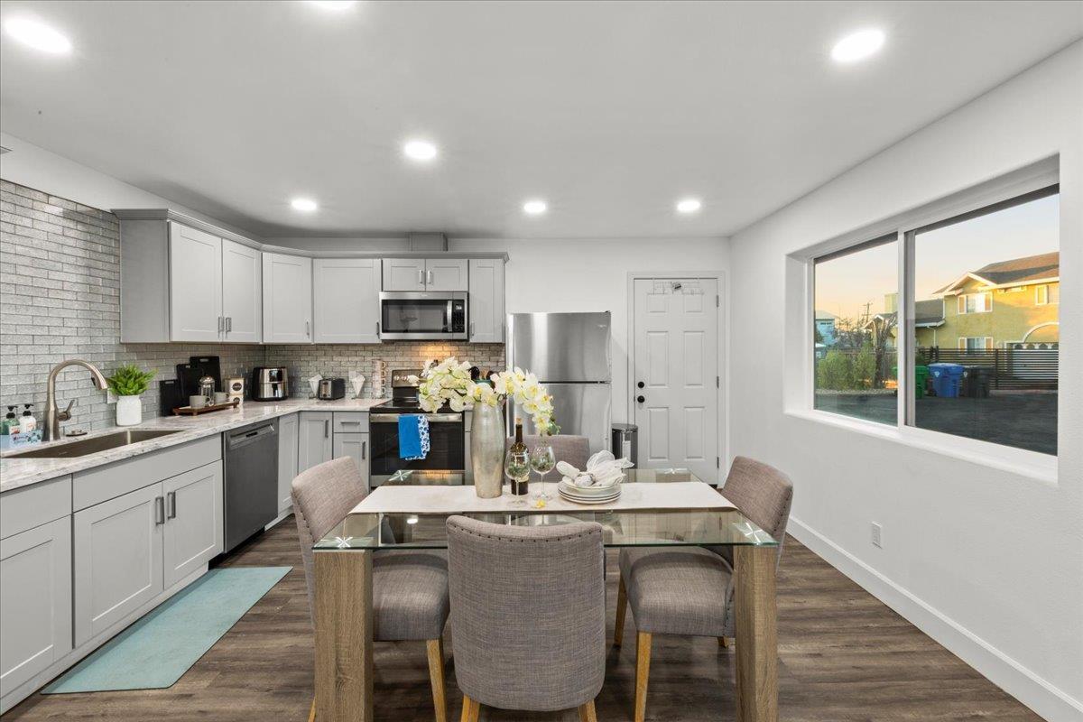 Detail Gallery Image 29 of 44 For 2180 Patton Ave, Napa,  CA 94559 - 4 Beds | 4 Baths